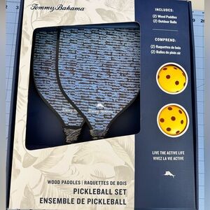 Tommy Bahama Pickleball Set